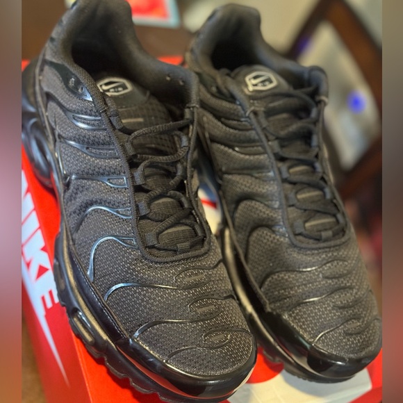 Men’s 10.5 Nike Air Max Plus - Picture 4 of 9